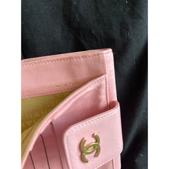 CHANEL Pink Lambskin Leather Icons Wallet- AUTHENTICATED - Picture 5 of 8